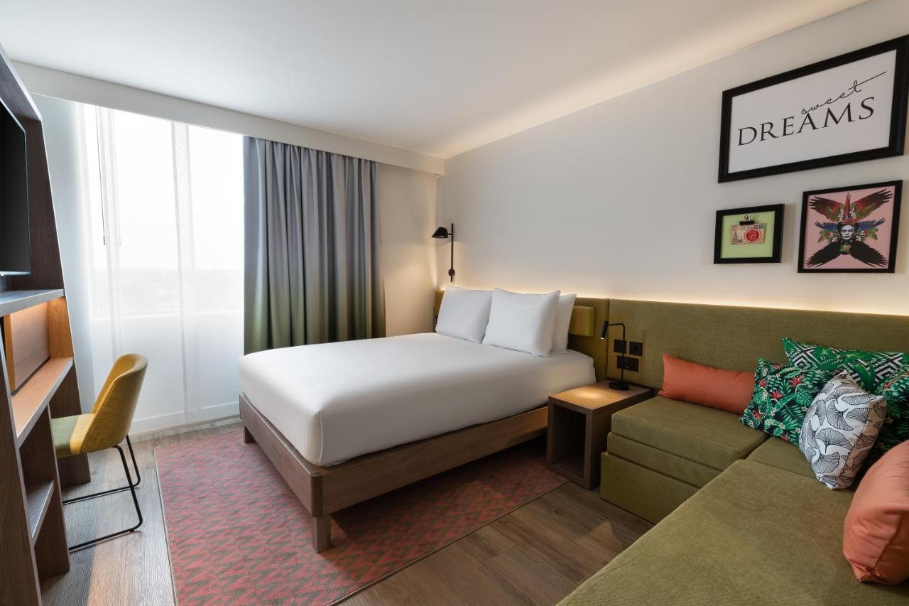 Hampton By Hilton London Ealing Hotel Екстериор снимка
