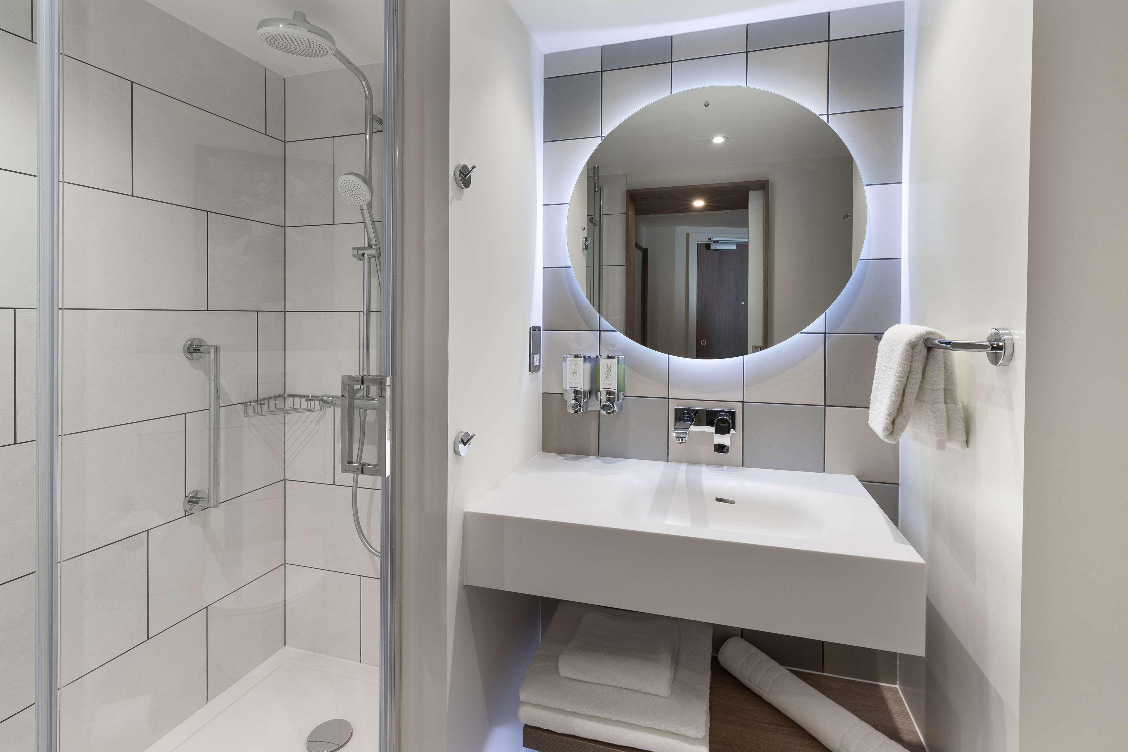 Hampton By Hilton London Ealing Hotel Екстериор снимка