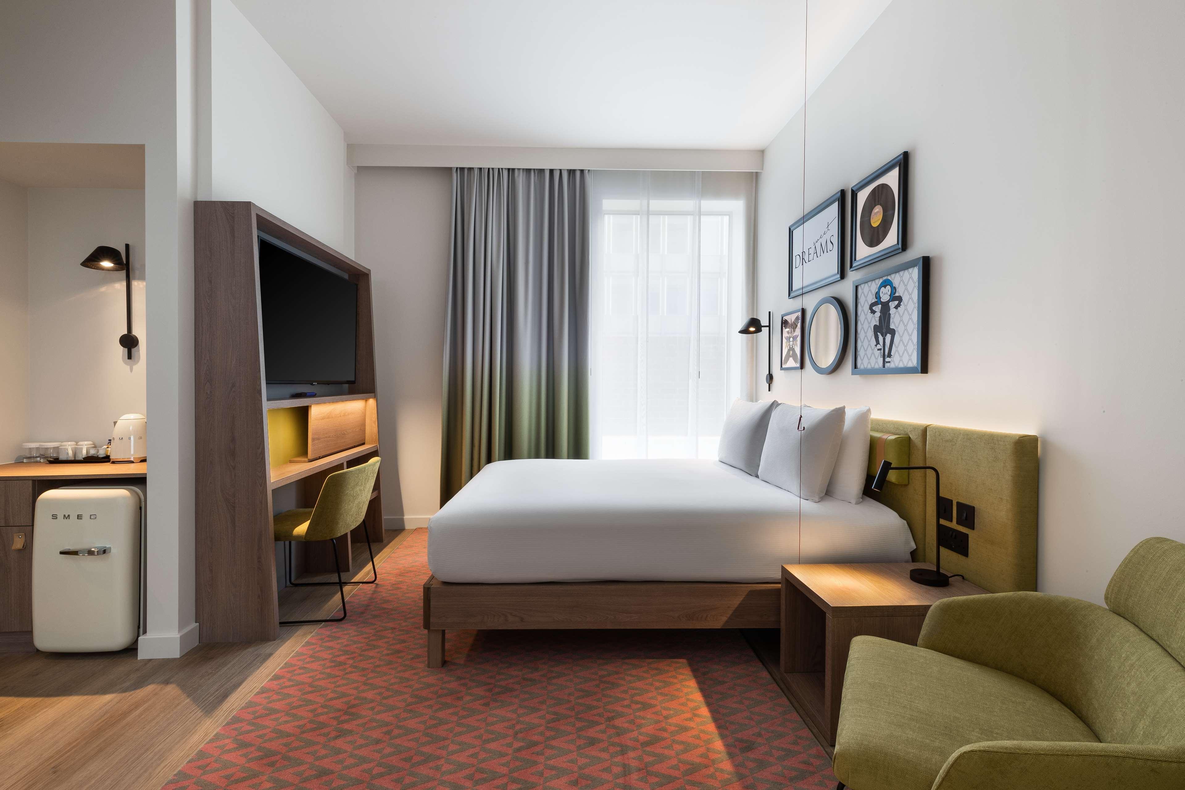 Hampton By Hilton London Ealing Hotel Екстериор снимка
