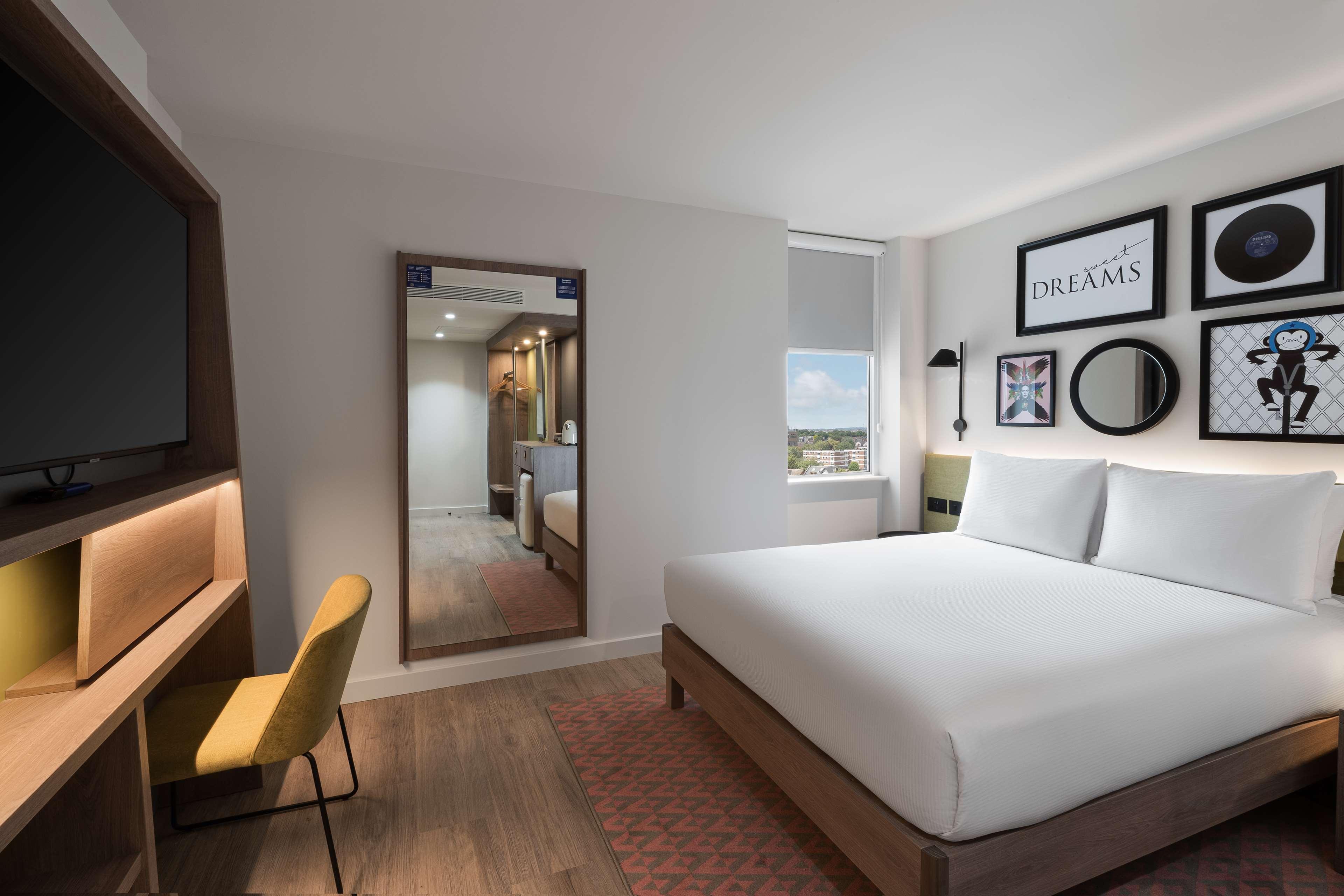 Hampton By Hilton London Ealing Hotel Екстериор снимка