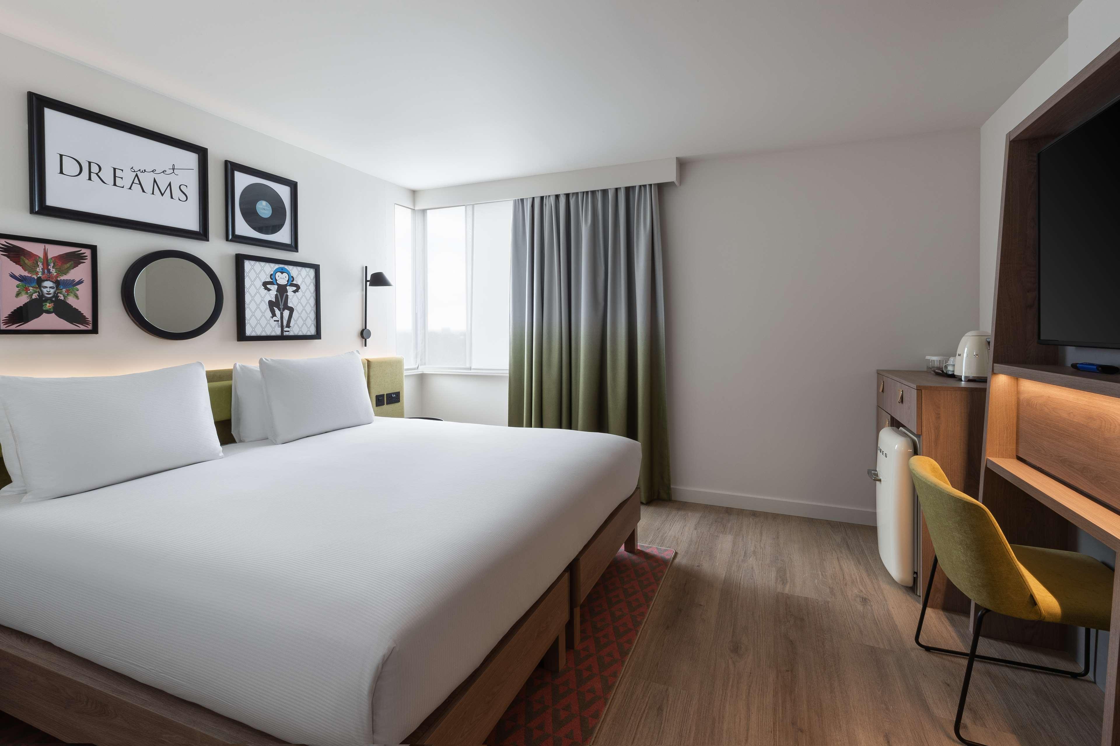 Hampton By Hilton London Ealing Hotel Екстериор снимка