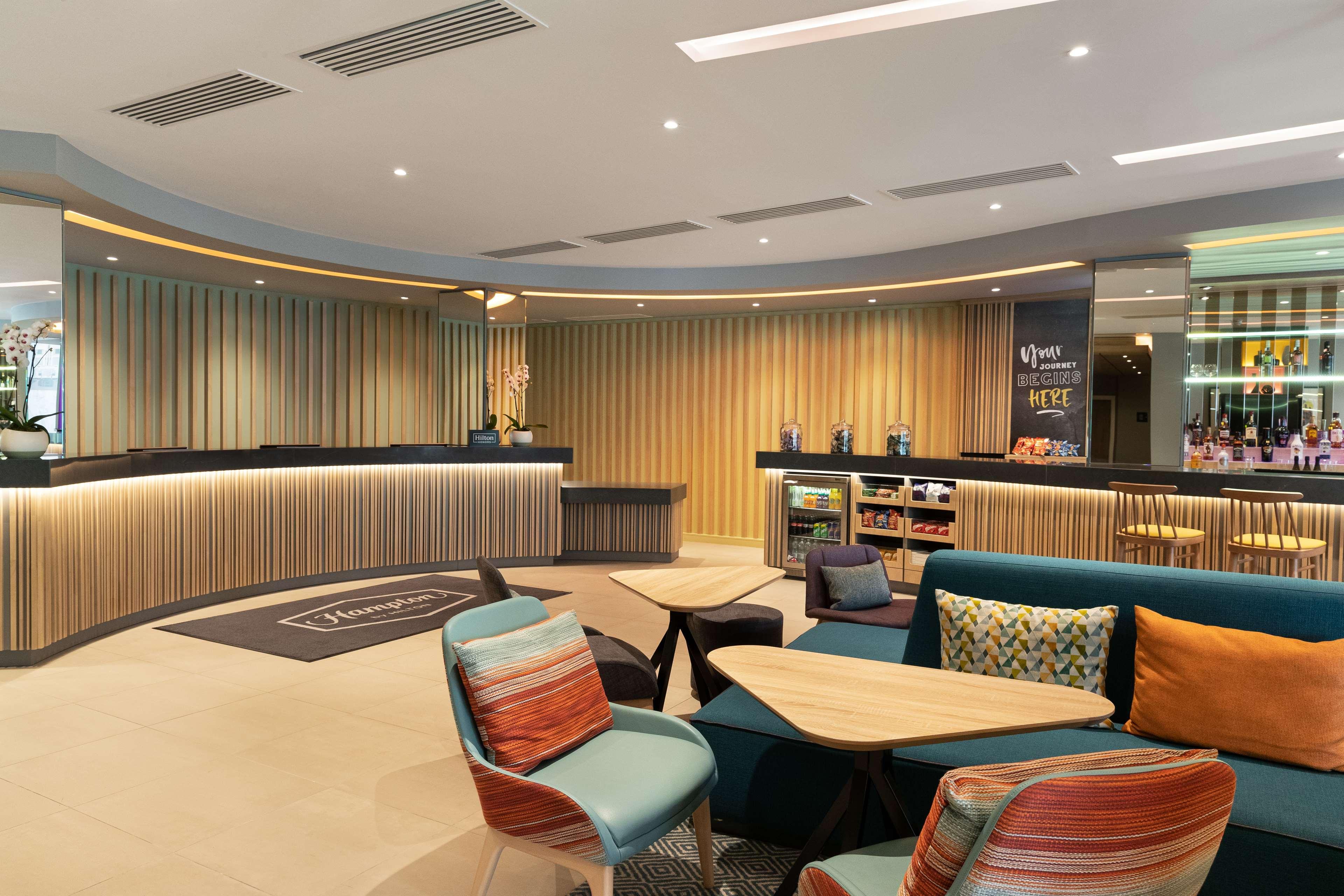 Hampton By Hilton London Ealing Hotel Екстериор снимка
