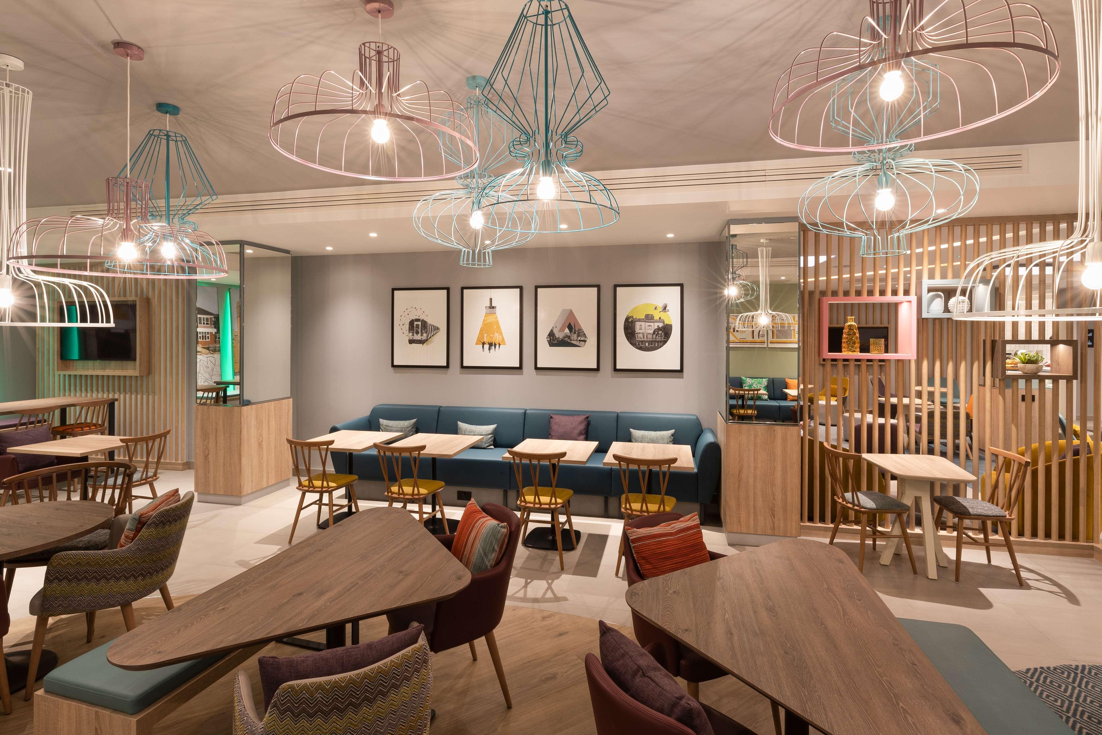 Hampton By Hilton London Ealing Hotel Екстериор снимка