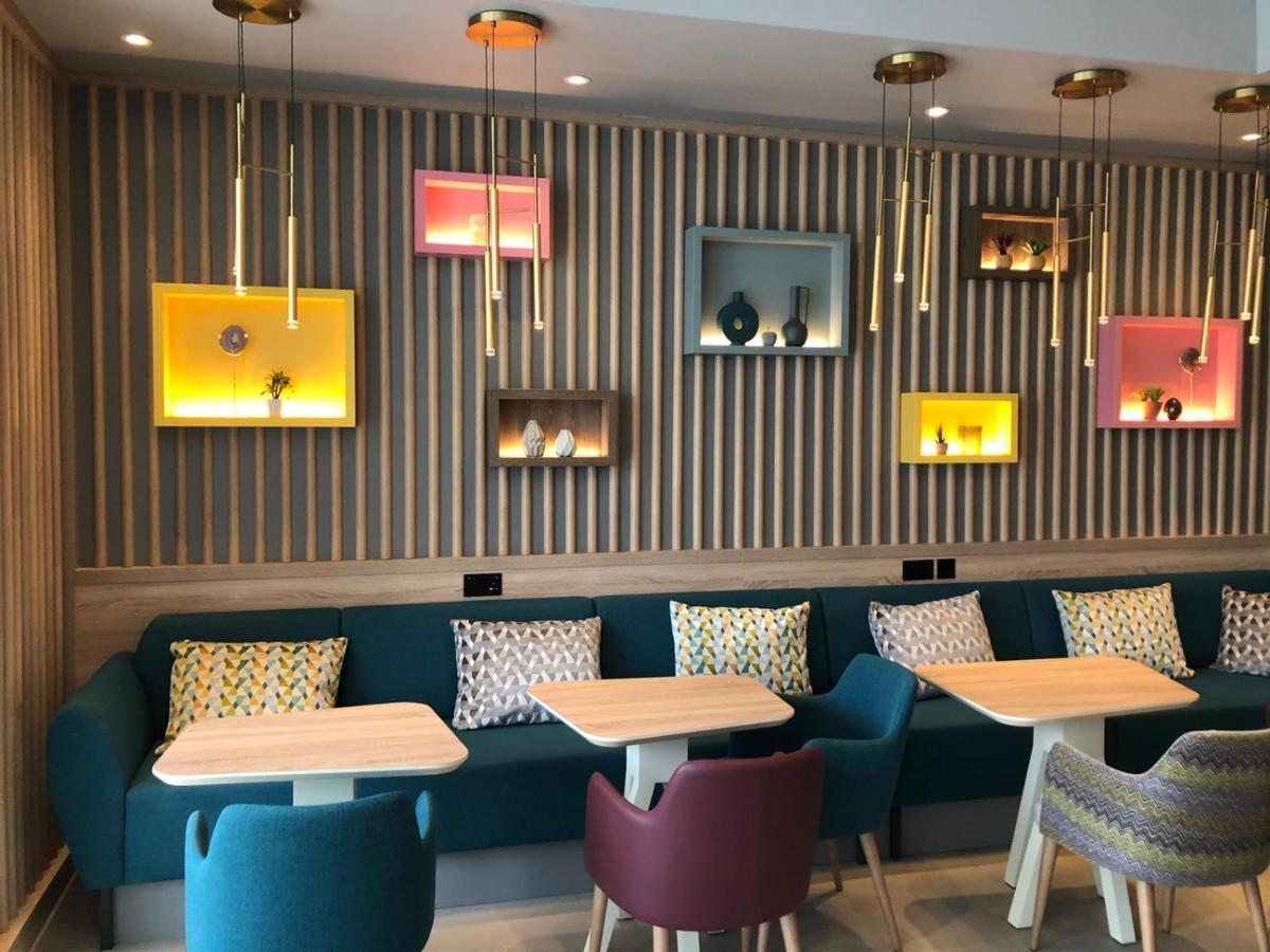 Hampton By Hilton London Ealing Hotel Екстериор снимка